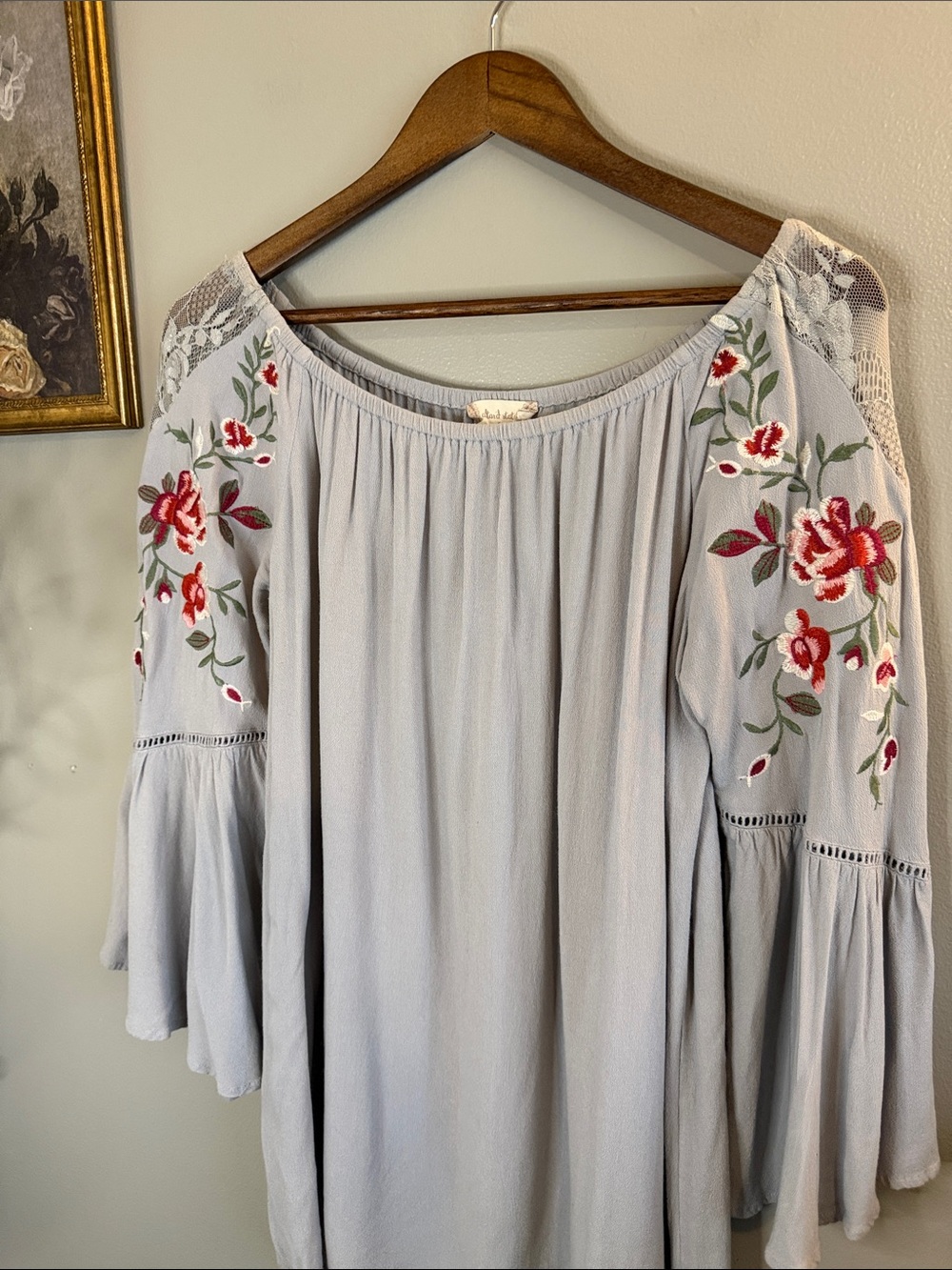 Altar’d State Embroidered Floral Bell Sleeve Peasant Blouse Gray Size Small - Picture 7 of 8